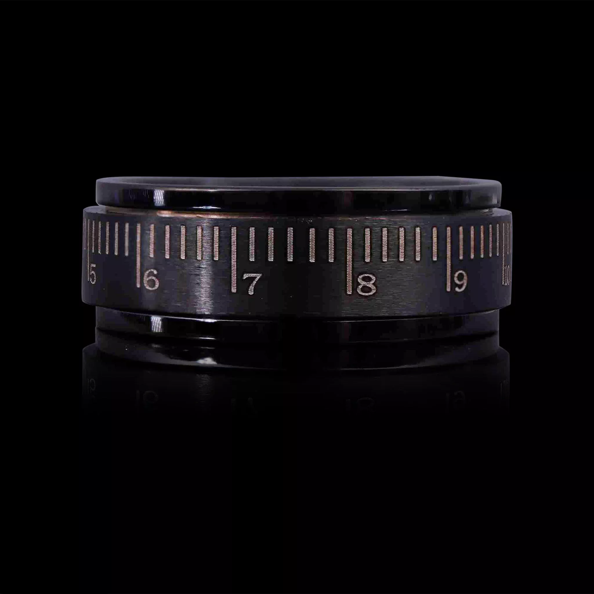 Black Ruler Spinner Ring