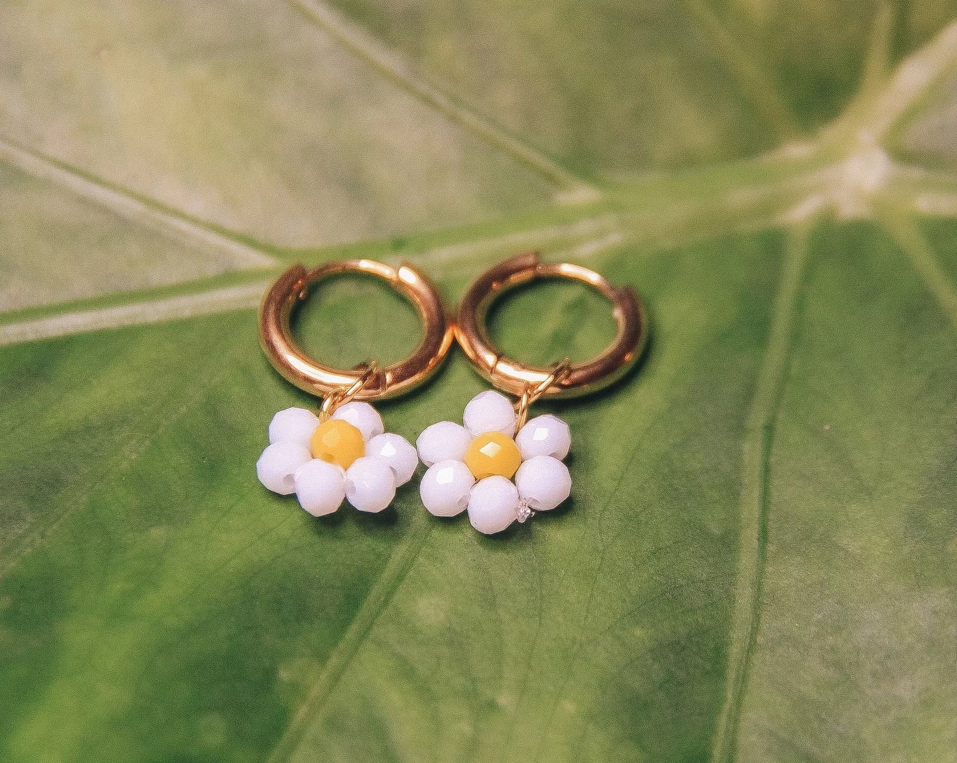 Daisy Earrings (White)